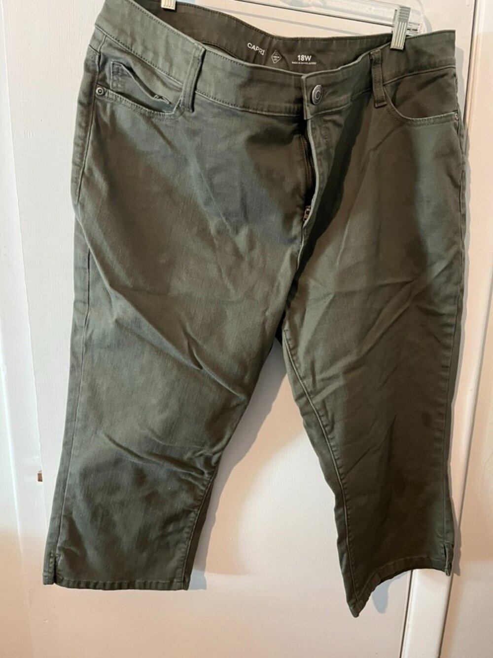 ST JOHNS BAY GREEN JEAN CAPRI PANTS SZ 18W